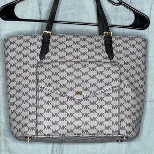 Michael Kors purse **SOLD**